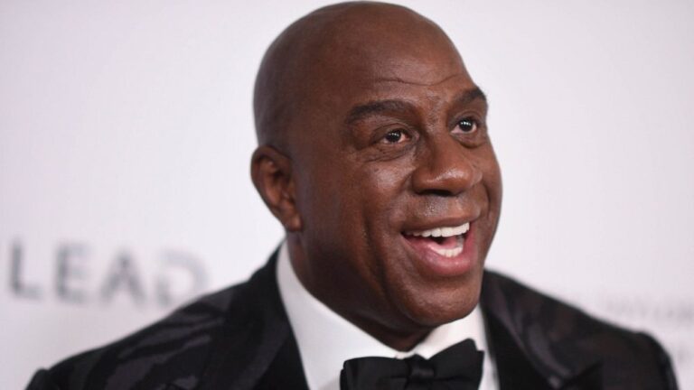 NBA yıldızı Magic Johnson milyarderler listesine giren dördüncü sporcu oldu