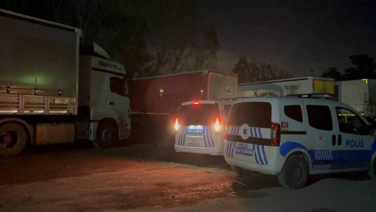 Kocaeli’de tırdan akaryakıt çaldıkları iddia edilen 3 kişi yakalandı