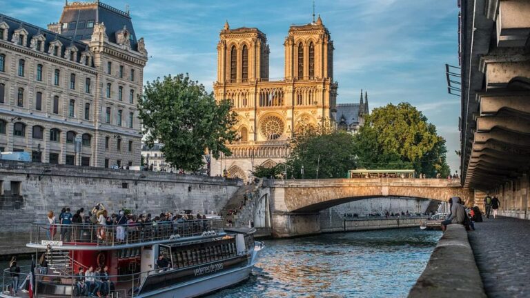 2024 Paris Olimpiyatları’nda yüzme yarışlarının yapılabilmesi için Seine nehri temizlenecek