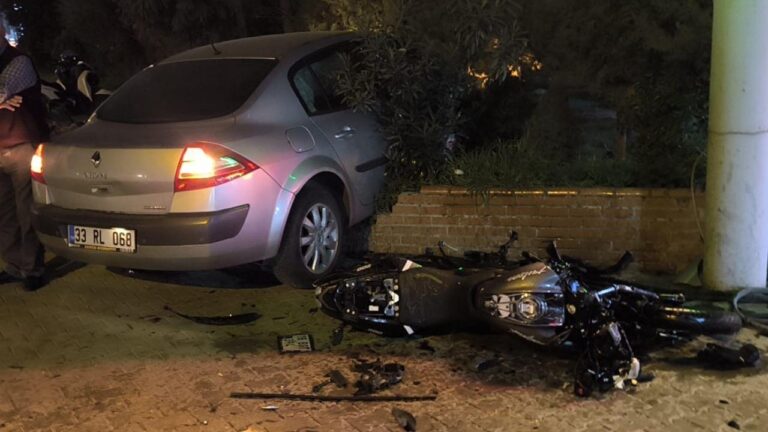Otomobille çarpışan motosikletin sürücüsü hayatını kaybetti