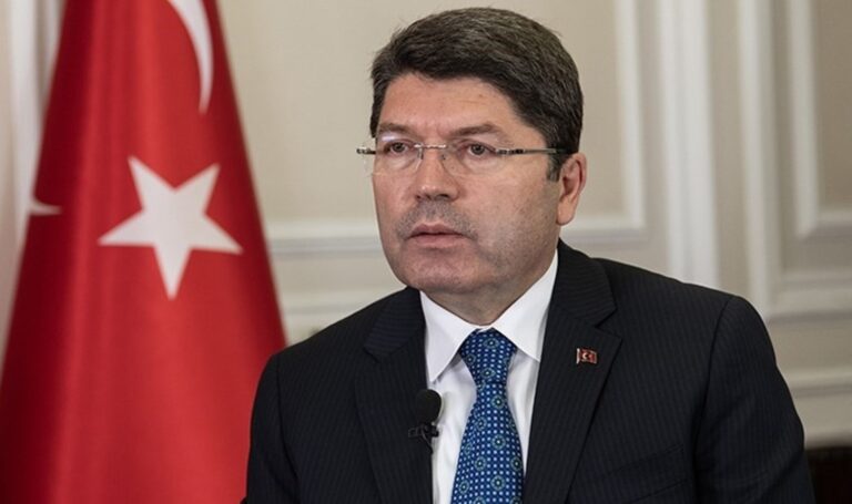 Bakan Tunç'tan “Anayasa” açıklaması: “Darbecilerin yazdıklarına devam etmemeliyiz” – Son Dakika Siyaset Haberleri