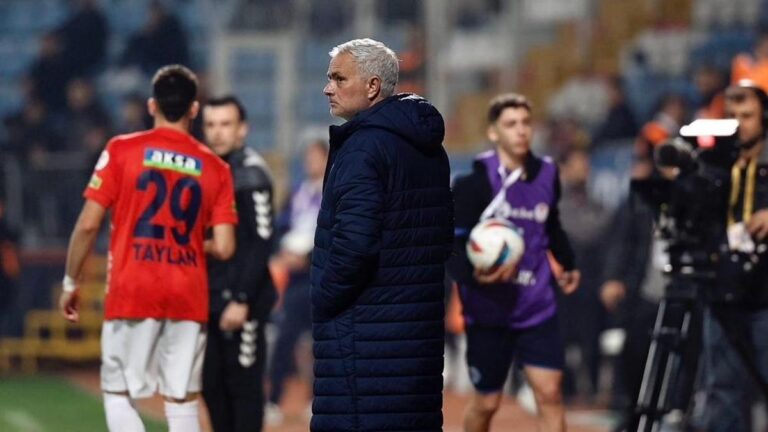 Son dakika spor haberleri | Jose Mourinho'dan yabancı VAR hakemi yorumu! İlk değerlendirmesini yaptı