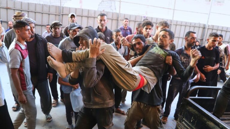 İsrail askerleri, gıda dağıtım noktasına giden Filistinlilere ateş açtı: 32 kişi öldü