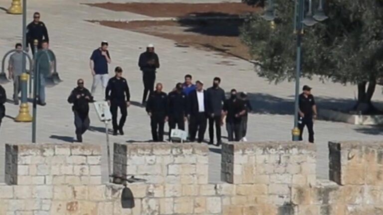 İşgalci İsrail’in Bakanı Ben-Gvir, Mescid-i Aksa’ya baskın düzenledi