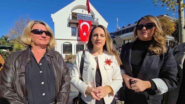 Kosovalı 102 kadın, Türkiye Cumhuriyeti'nin kuruluşunun 102. yıl dönümü nedeniyle bayrak ördü 12