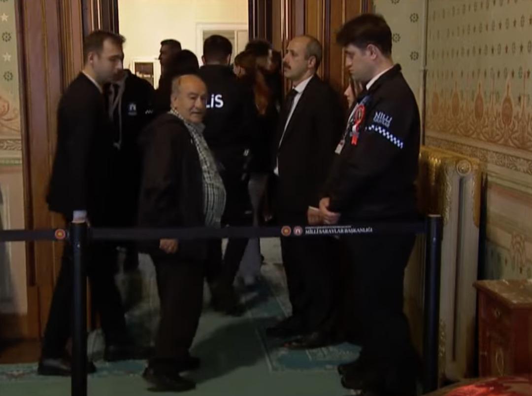 Binlerce vatandaş istek ve minnetle Dolmabahçe Sarayı'na gitti 5