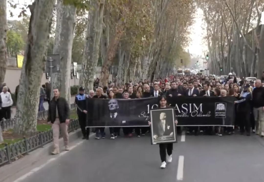 Binlerce vatandaş istek ve minnetle Dolmabahçe Sarayı'na gitti 3