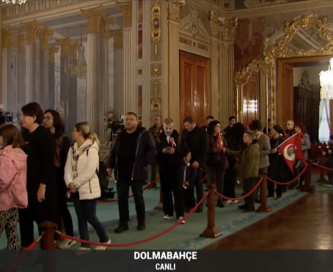 Binlerce vatandaş istek ve minnetle Dolmabahçe Sarayı'na gitti 4