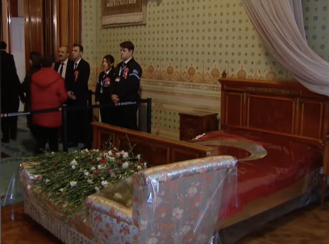 Binlerce vatandaş istek ve minnetle Dolmabahçe Sarayı'na gitti 6